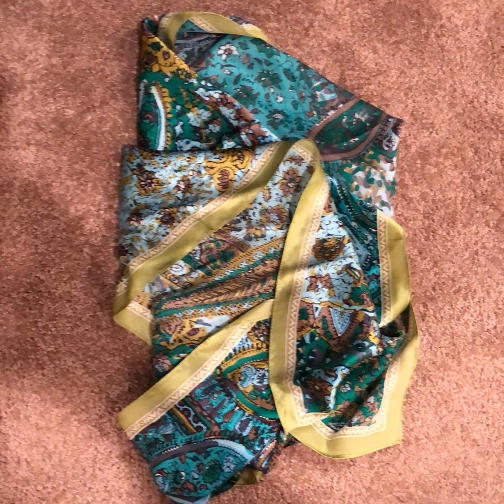 Beautiful Anne Klein silk scarf